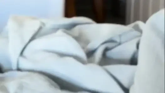 Karım göt deliğine parmağımla orgazm oluyor ve dölleme istiyorum