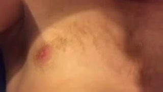 Gingerguy brincando com plug anal