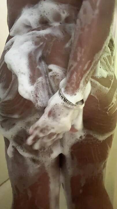 POV : regardez-moi prendre une douche