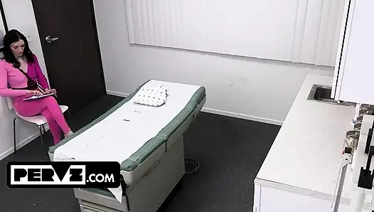 Si mungil ophelia kaan &celestina blooms mendapatkan perawatan spesial dari dokter mesum