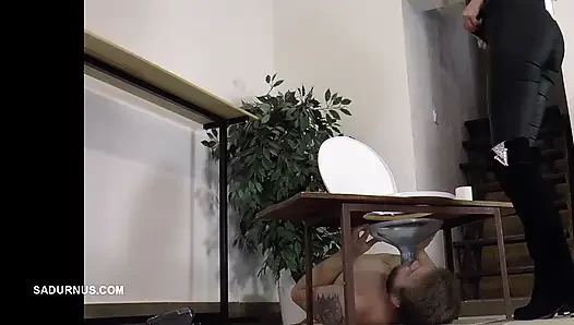 Tatjana Peeing in the Slave's Mouth and Instructing the Subgirl to Do the Same Pp