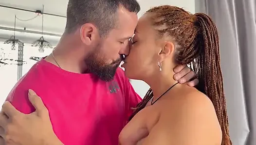 Evin Her Yerinde Beni Sertçe Sikiyor, Ta Ki Yüzümü Spermiyle Doldurana Kadar
