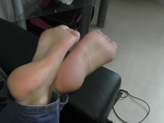 sole feet foot sweat