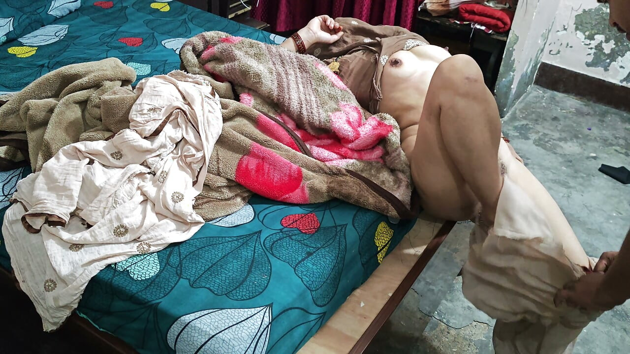 Lamí el coño de bhabhiji hoy y la dejé