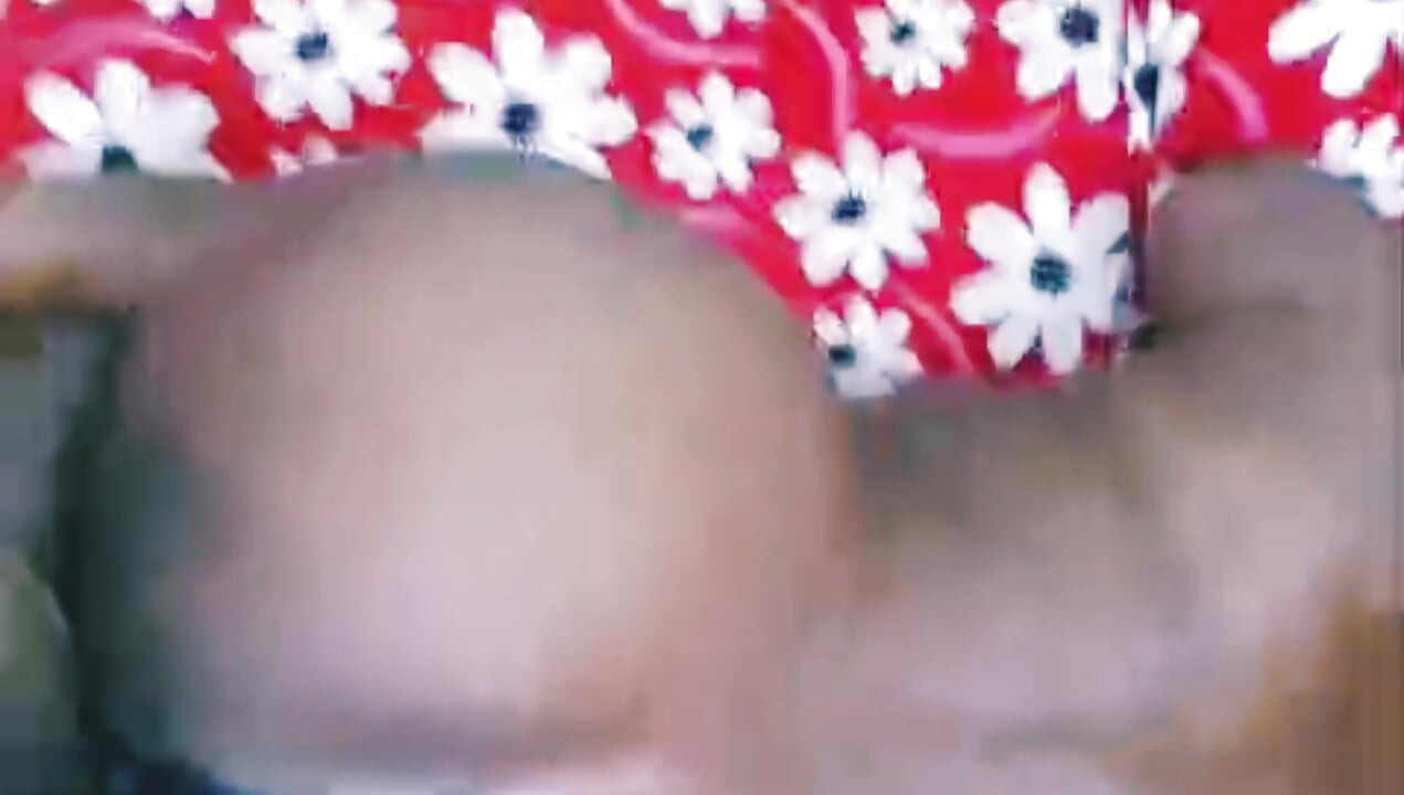 Stiefmoeder keek alleen naar stiefzoon en had de hele nacht naakt seks