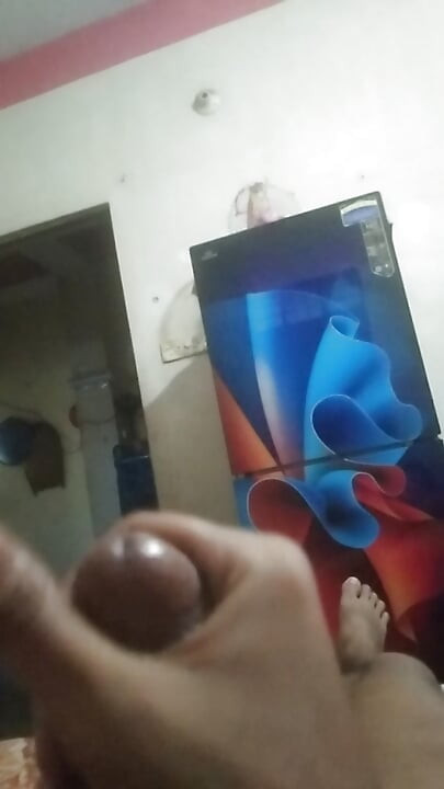 Eu queria muito, então dei uma punheta.
