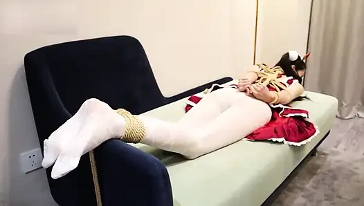 Jw1-seorang gadis pakai stoking putih diikat sebagai hogtie bondage
