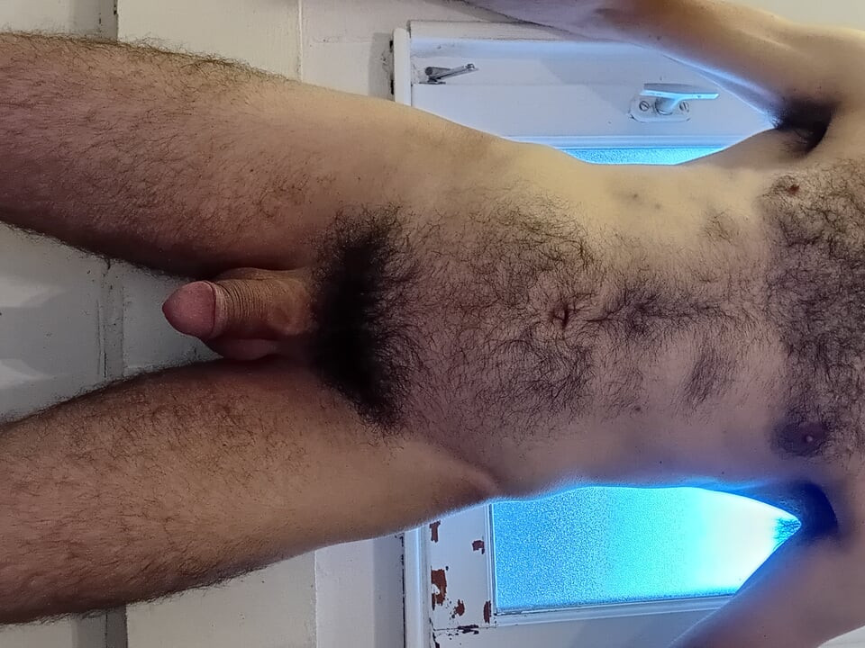 A cool shower, facing the neighbor, do you want to soap me?