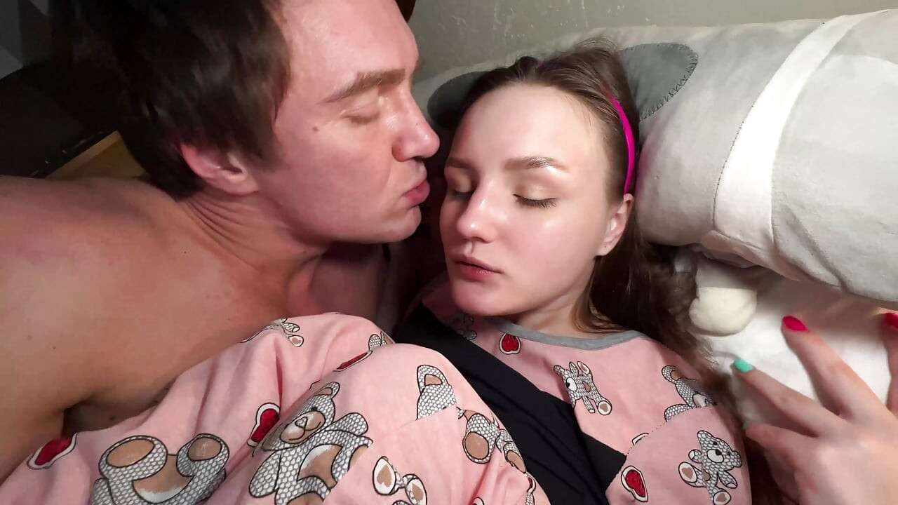 STEPSISTER LOVES IT WHEN I CUM DEEP