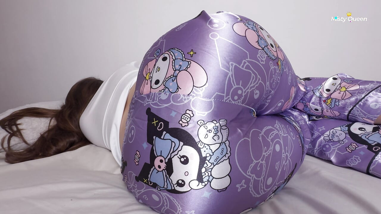 The Roundest Ass In My Friend Group Stayed In My Bed... And I Didn't Know How To Behave