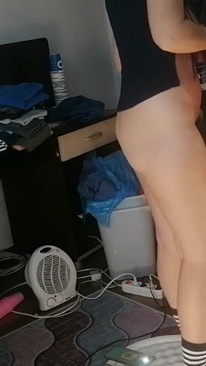 Amateur wife does naked housework. Brunette with hairy pussy, big ass. | Clip 1