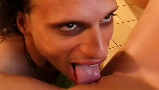 Blonde MILF muschi und arsch von mehreren hengsten gefüllt