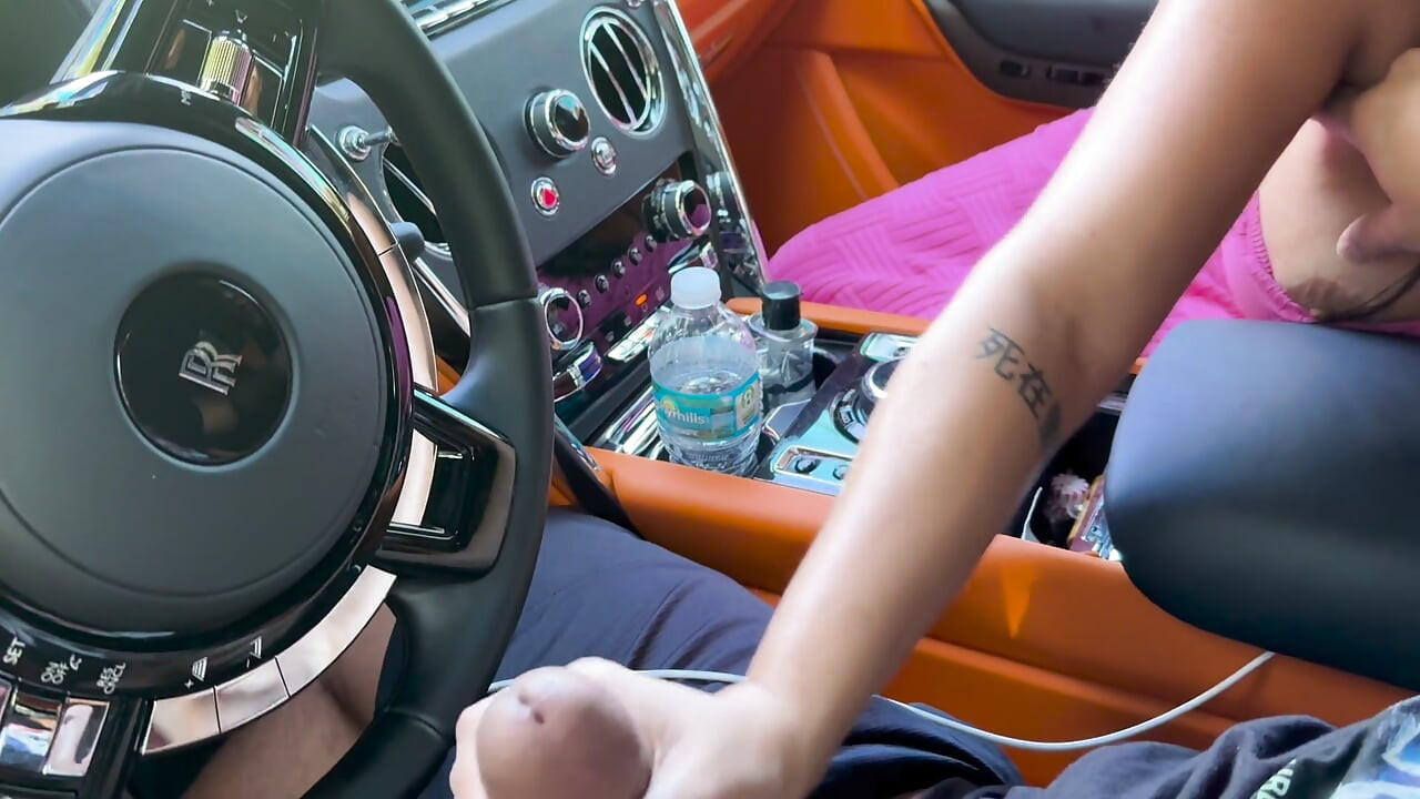 Süper kalın latin rolls royce kamyonda alınıyor ve sikiliyor