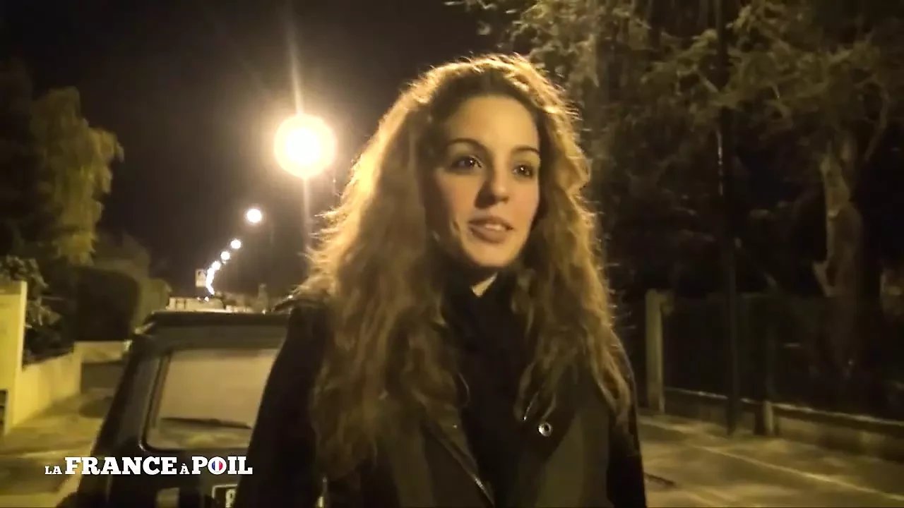 Melissa 21 y.o. Dijon'lu kızıl saçlı sürtük sert anal sikiliyor