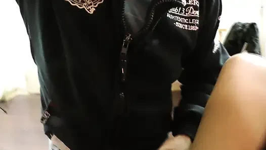 Güzel Siyah Öğrenci Oyuncu Seçimi Yapıyor