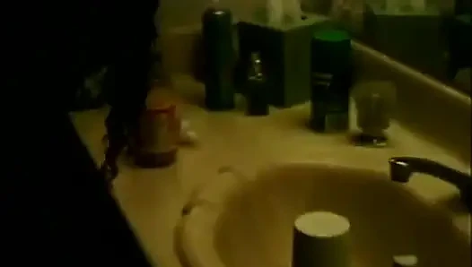 Seksi zenci bebek bahçede büyük siyah yarak üzerinde