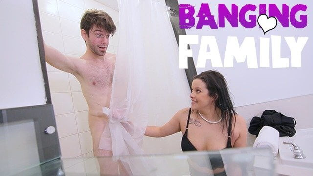Banging family - la mia matrigna mi scopa per farmi restare