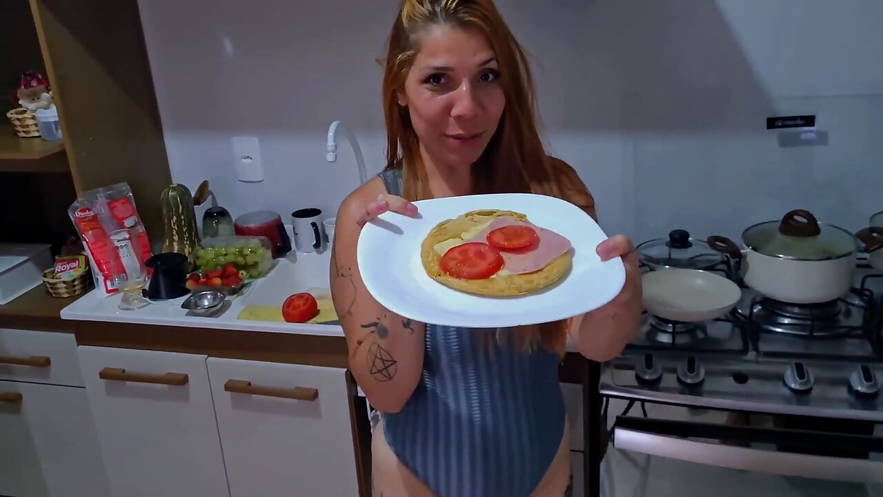 Grumpy Wife in the Kitchen - Sofia Felix
