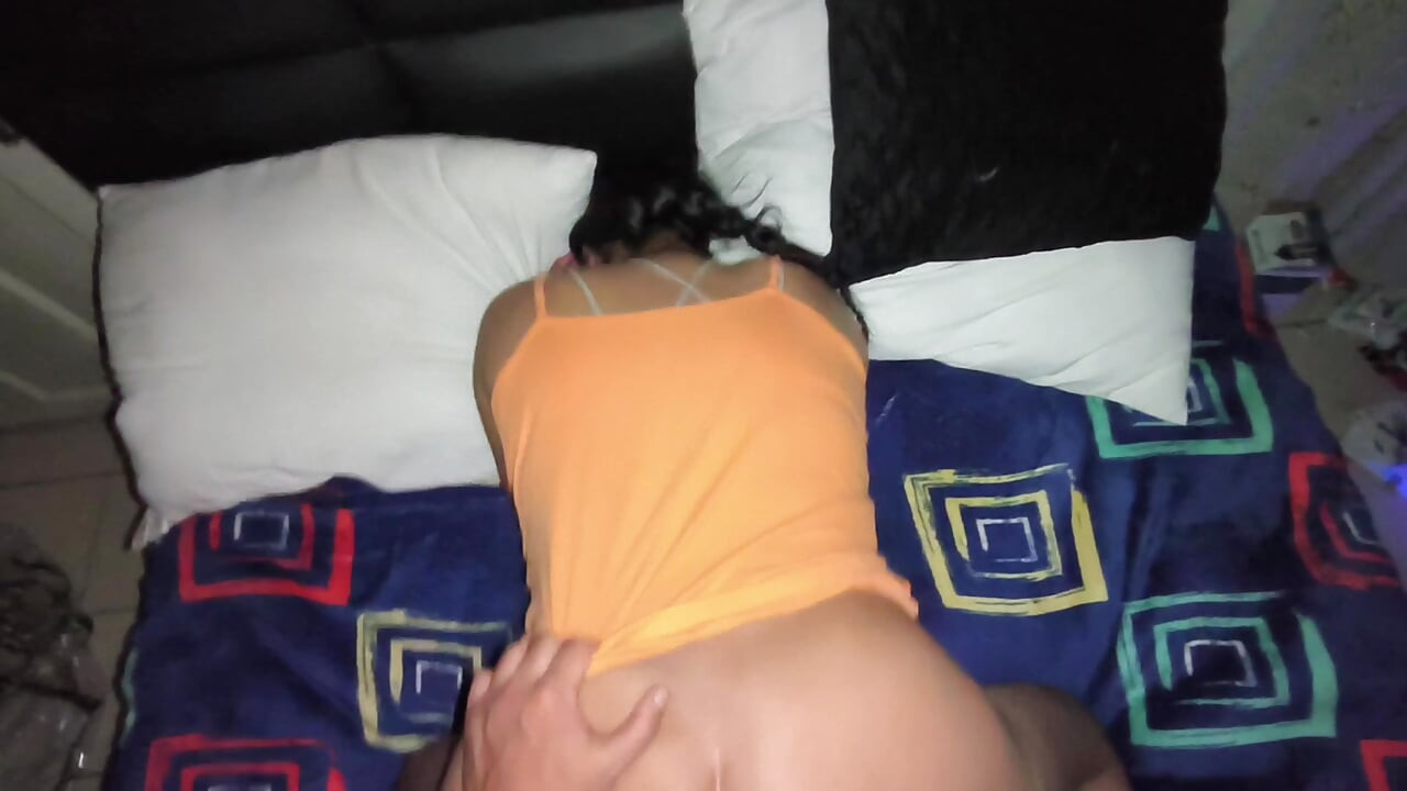 Com a mãe da minha amiga, ela é uma prostituta, fazemos sexo quase todos os dias