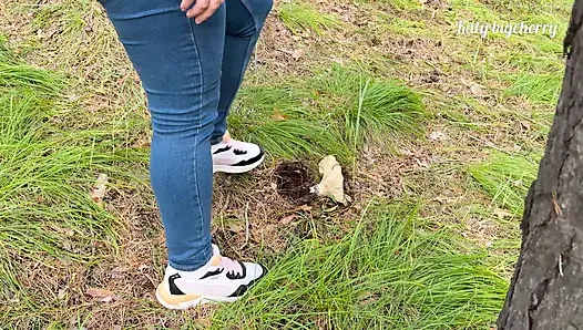Üvey anne ormanda yürüyüş yaparken üvey oğlunu mastürbasyon yaparken yakaladı