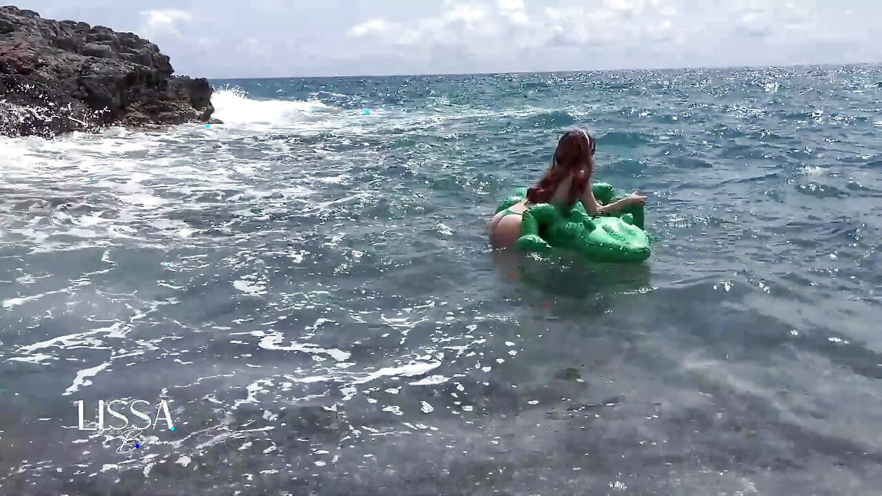 Vlog Lissa Brown jedzie na plażę dla nudystów, by nakręcić własny film