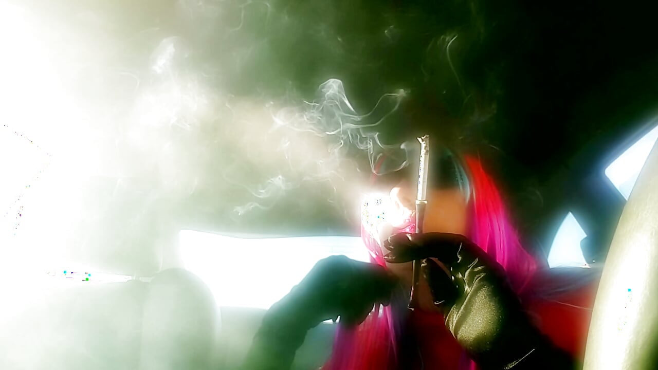 MRS. ROMAN IN HER RAINBOW WIG SMOKING A VS120 IN A LONG CIG HOLDER CD TG MATURE