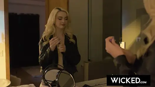 Wicked - lexi lore si cewek hot rambut pirang dientot habis-habisan