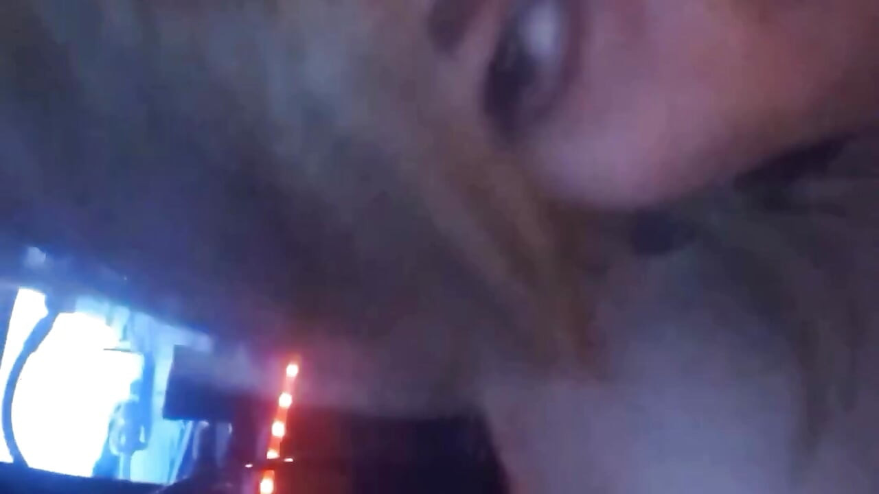 POV 漁網口交 業餘深喉幻想 性感漁網口交 POV口交，口 娘娘腔Molly Jade激烈POV口交