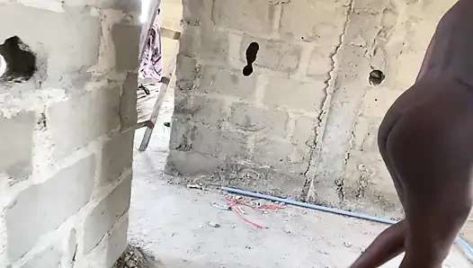 Mein freund bittet mich, zu arbeiten, bevor er mir geld gibt, er fickt mich