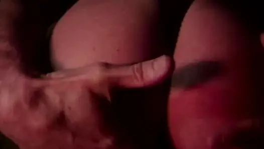 Perfekte rothaarige MILF bekommt nach einem harten fick ihre möpse mit sperma bespritzt