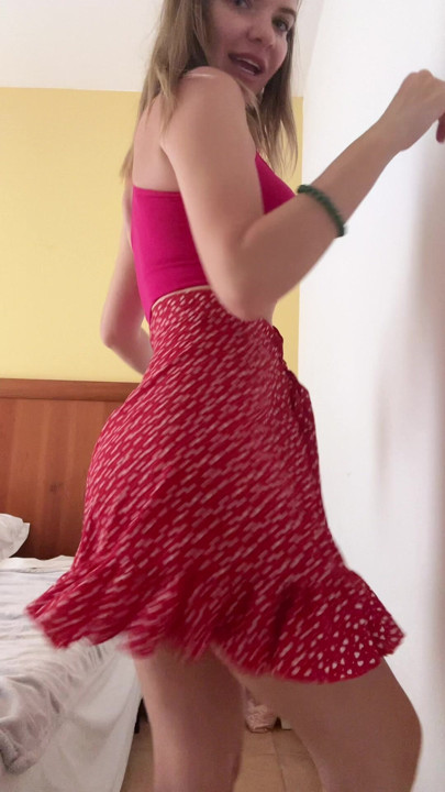Flipping up my skirt and showing my naked butt