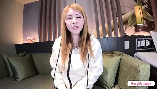 Patron evli kadın ihmalkar kocasının verdiğinden daha fazlasını arayarak kendi seçimiyle ilk kez sahneye çıkıyor - bölüm 1