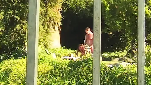 College Geständnisse: Wilder Outdoor-Blowjob