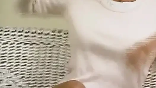 Dieses amateur-schätzchen aus deutschland zeigt ihren perfekten körper beim casting