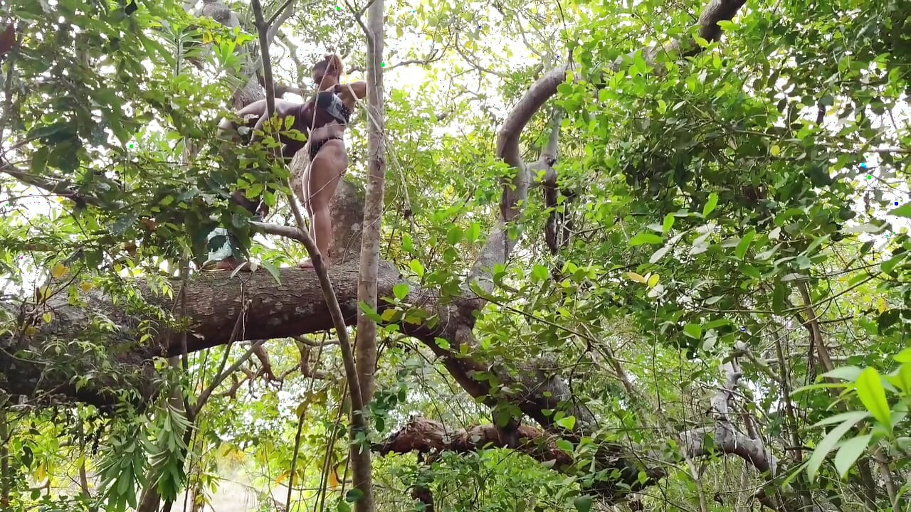 FRIEND I CAUGHT IT IN THE FOREST AND I PUT MY COCK VERY HARD GIVING A SIP INSIDE MY ASS