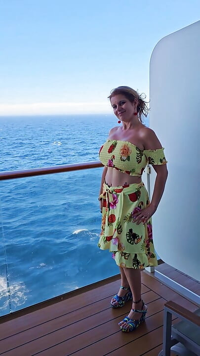 VOYEUR Mommy showing her BIG TITS on her Cruise Ship Balcony after Stripping in her Cabin