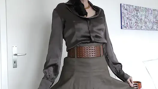 Exciting Belt Fitting with a Linen Skirt, Part 1, Lady Victoria Valente