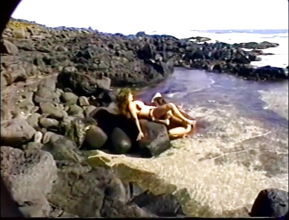 Lesben lecken muschi in 69 position am strand