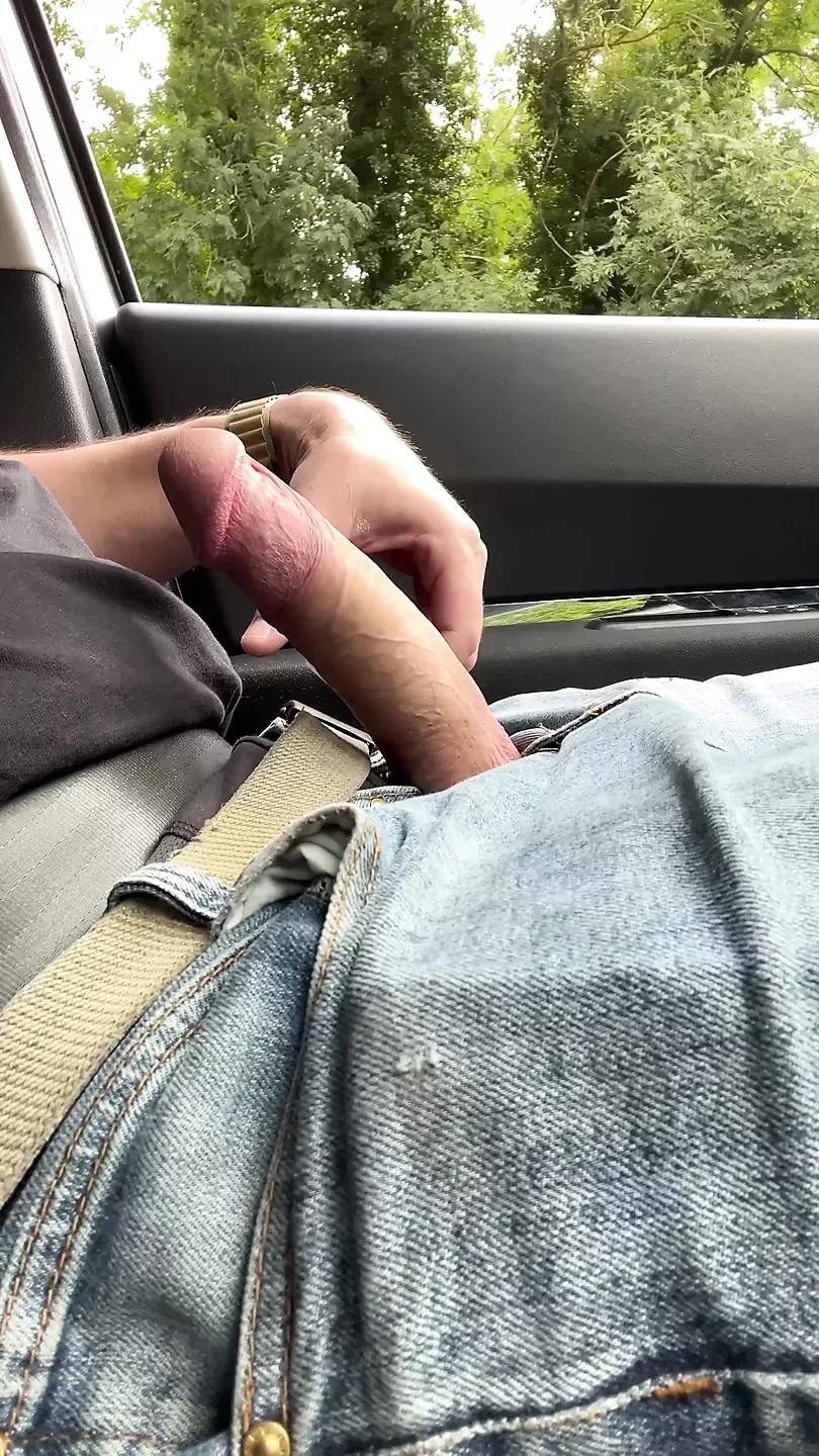 BeENJoY - Jerking off a big cock in the car in traffic in the middle of people looking at me