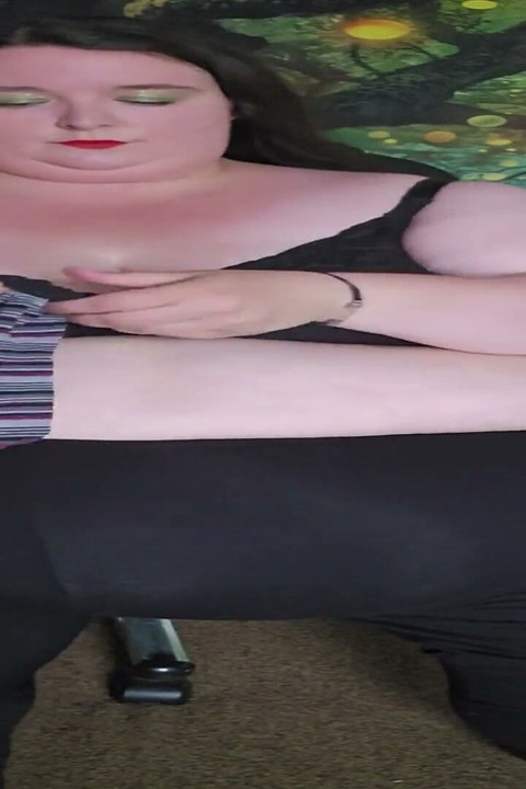 SSBBW kapre pahanti hai