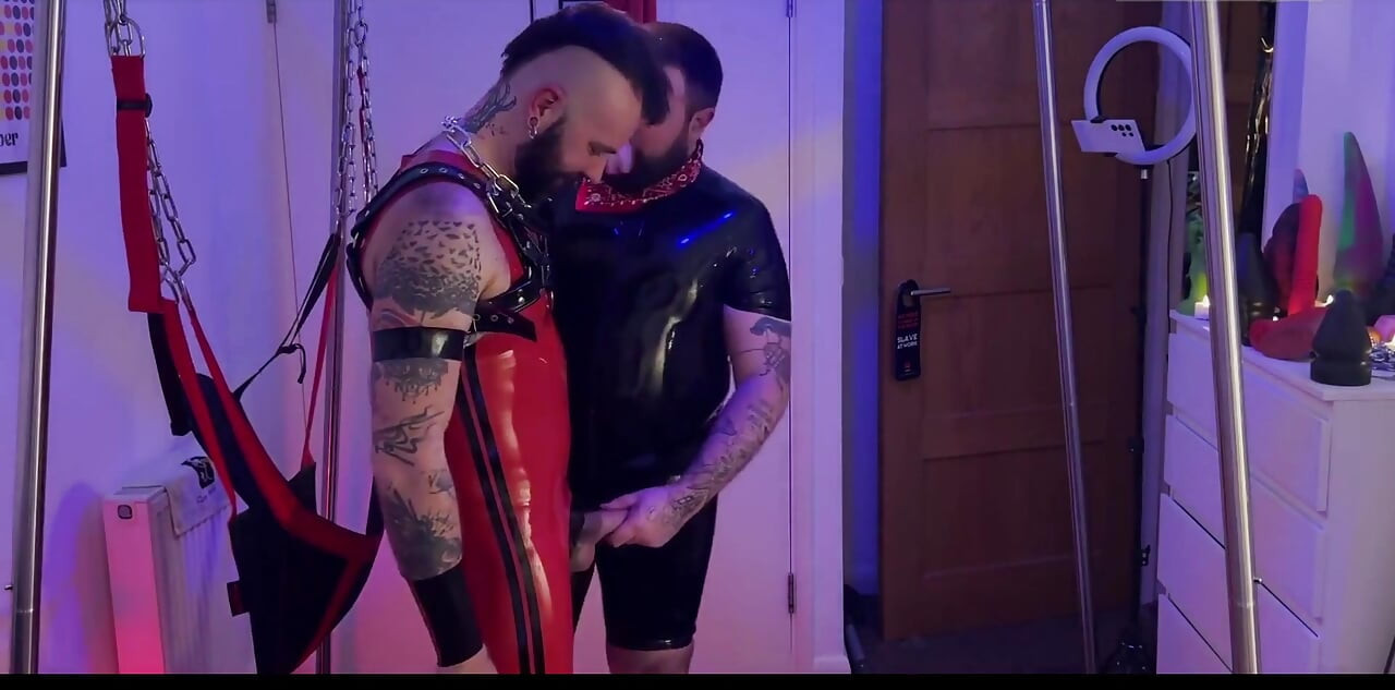 Hairy Latex Make Out