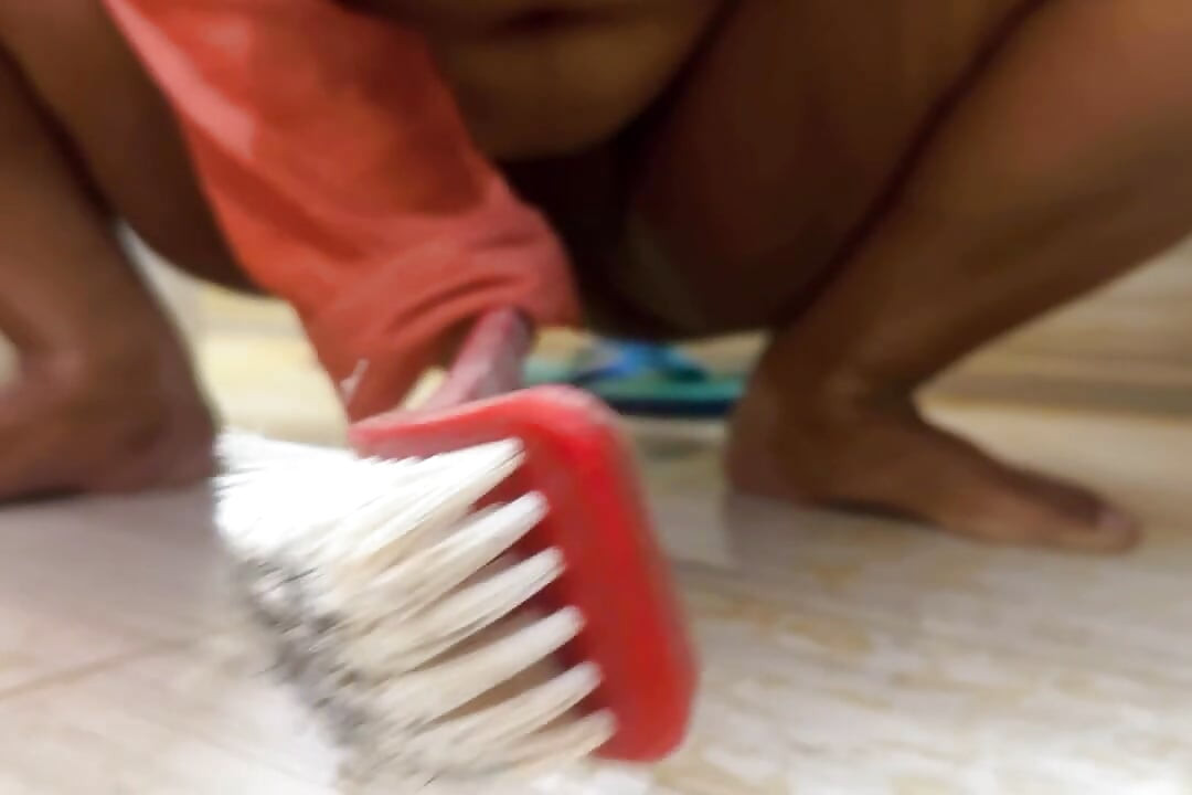 Anippe si gadis kolase seksi dengan besar lagi asik di kamar mandi hostel sampai kencing tanpa batas