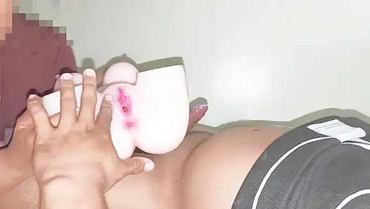 Моя возбужденная горничная находит секс-куклу