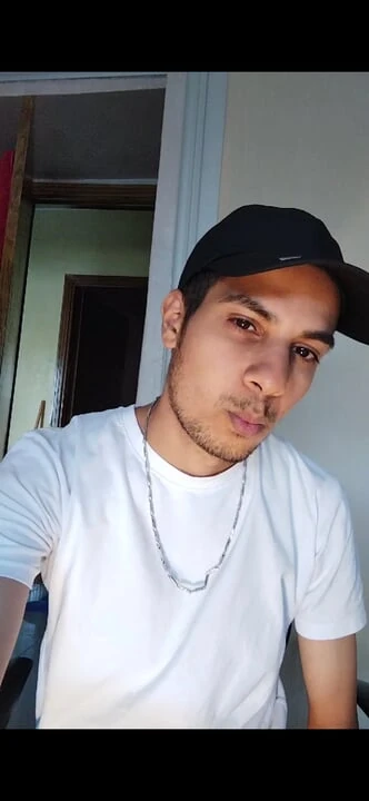 A Saudi guy caressing the 🍆 penis