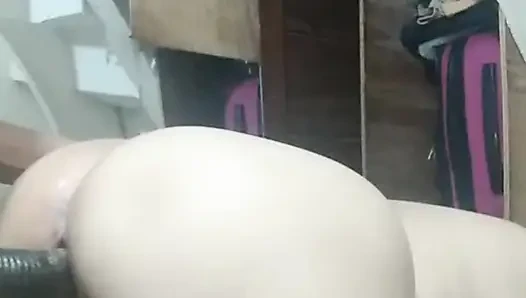 Popping sound when  cum to her pussy