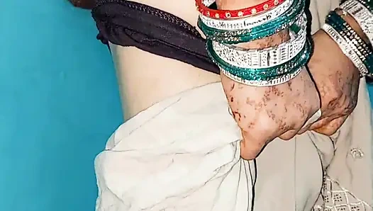 Istri hot dengan kontol kecil ini lagi asik dientot habis-habisan sama kontol besar