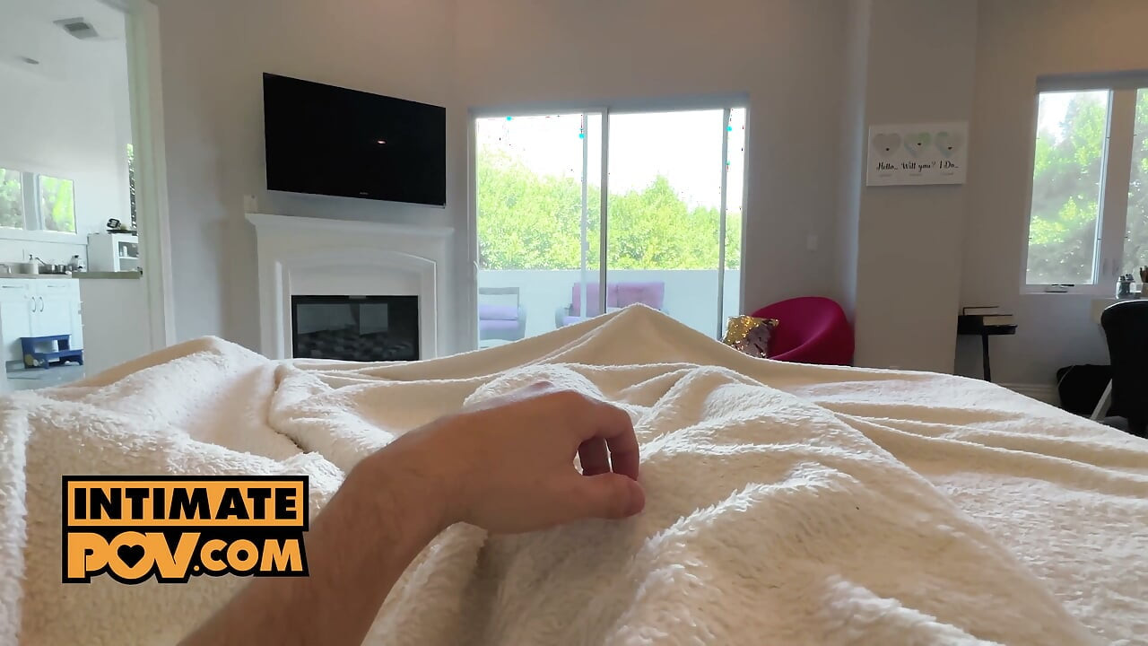 POV - Playful Babe Scarlett Alexis Likes to Fuck Outdoors