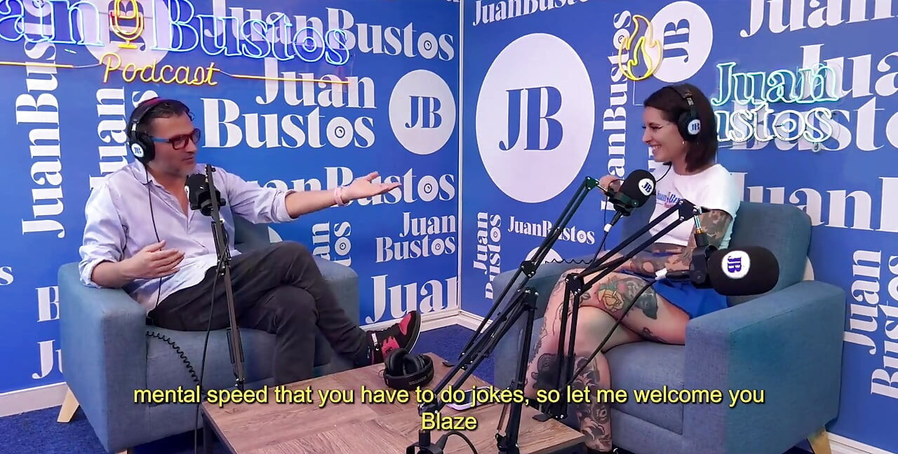 Blaze Rager houdt van harde anale seks met een enorme lul in de podcast van Juan Bustos