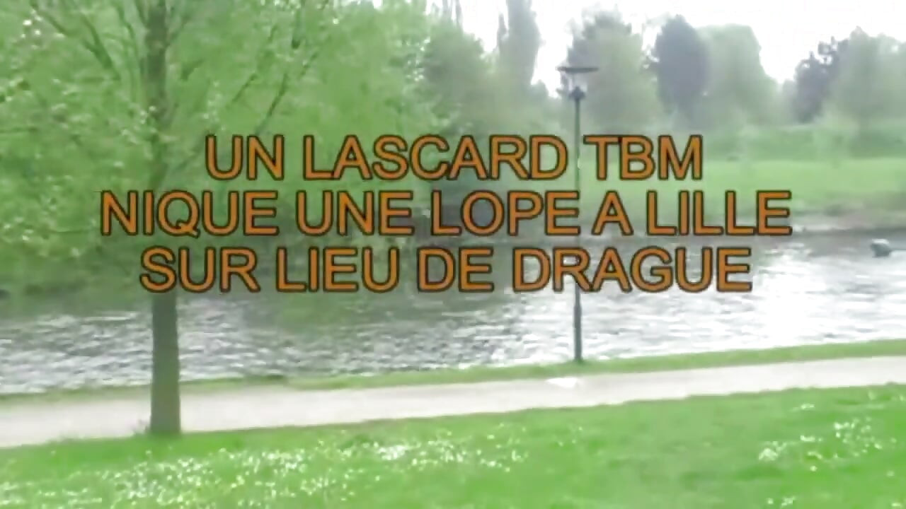 Blond francuski twink zerżnął arabskiego kutasa XXL w moście wystawy