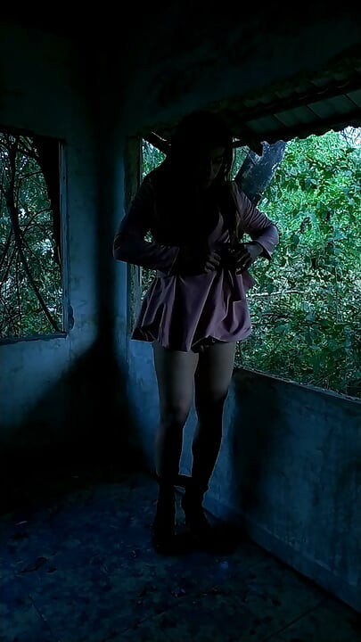I came across an abandoned house and went inside to investigate.